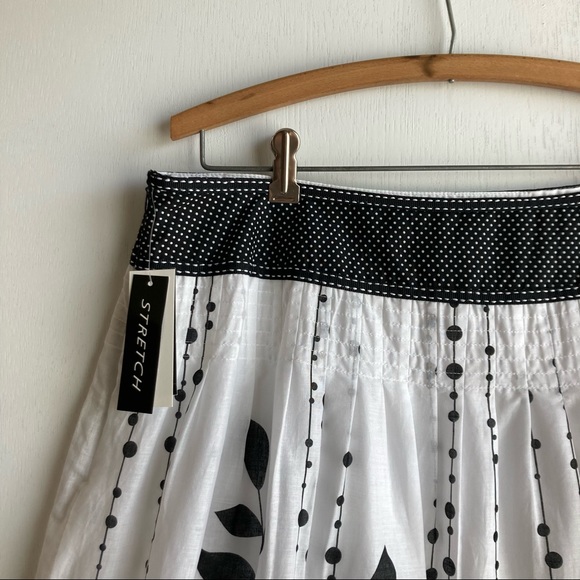 Brannan White with black and green floral accents Skirt, Sz - 10 - Picture 8 of 13